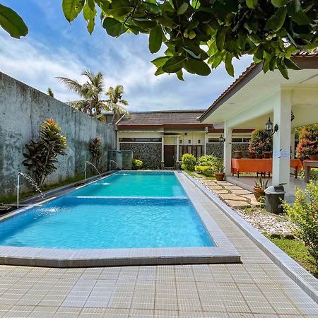 Urbanview Hotel Kumala Banyuwangi By Reddoorz 外观 照片
