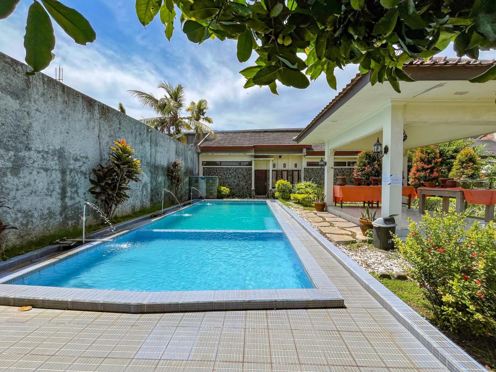 Urbanview Hotel Kumala Banyuwangi By Reddoorz 外观 照片