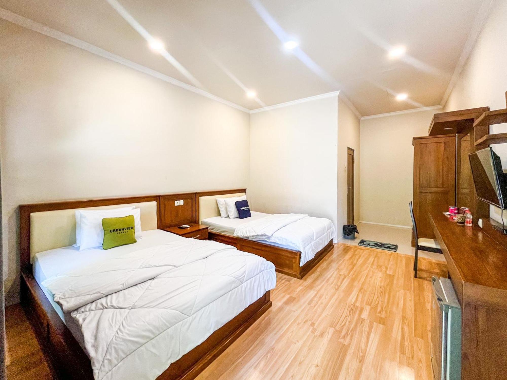 Urbanview Hotel Kumala Banyuwangi By Reddoorz 外观 照片