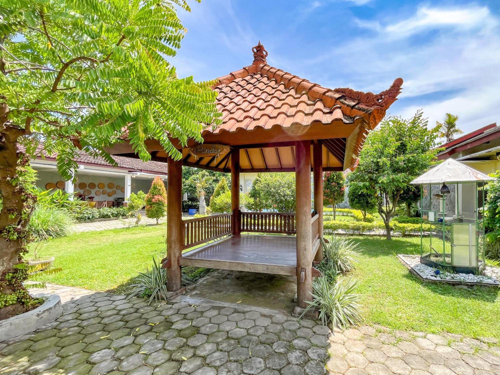 Urbanview Hotel Kumala Banyuwangi By Reddoorz 外观 照片