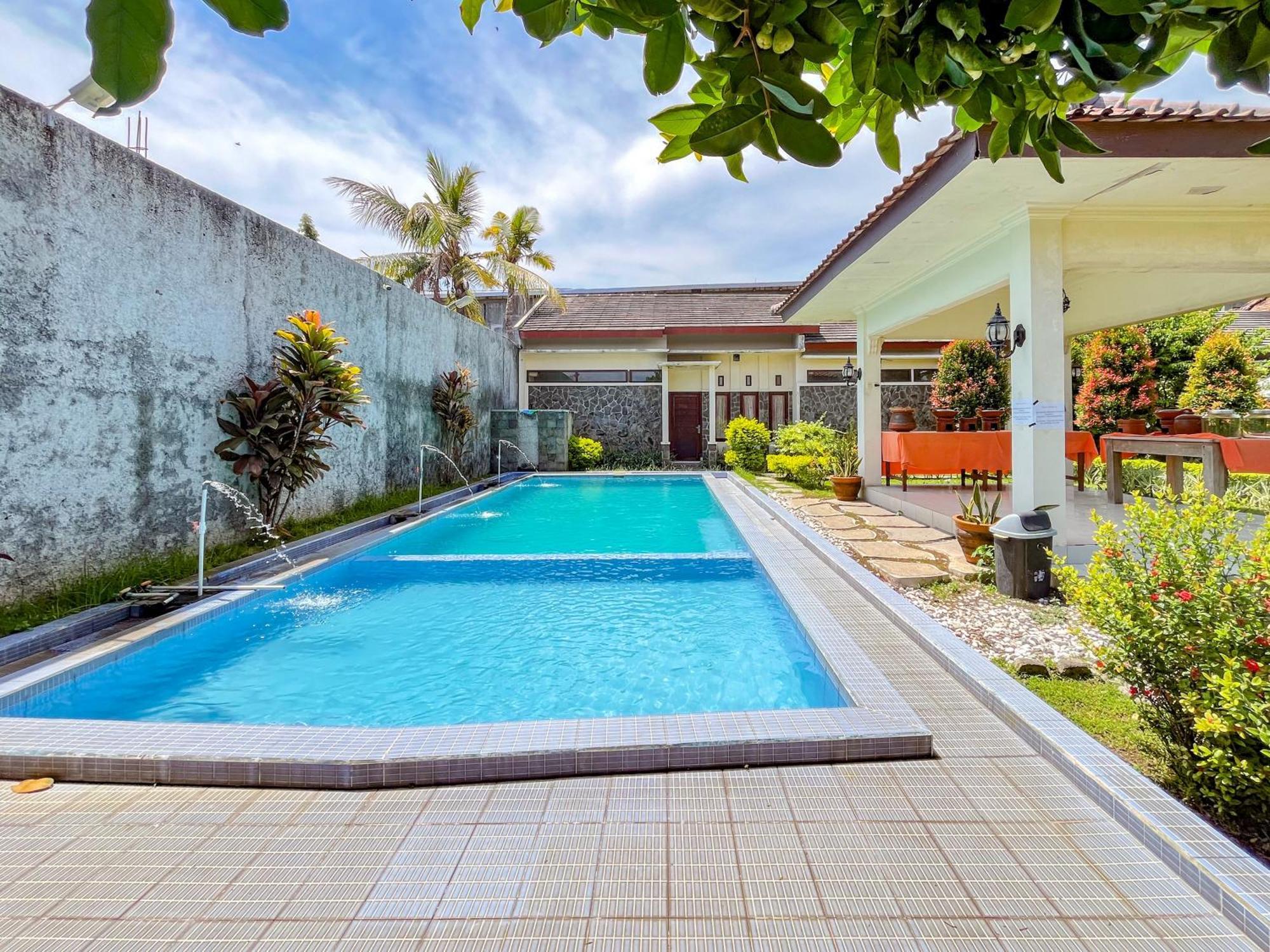 Urbanview Hotel Kumala Banyuwangi By Reddoorz 外观 照片