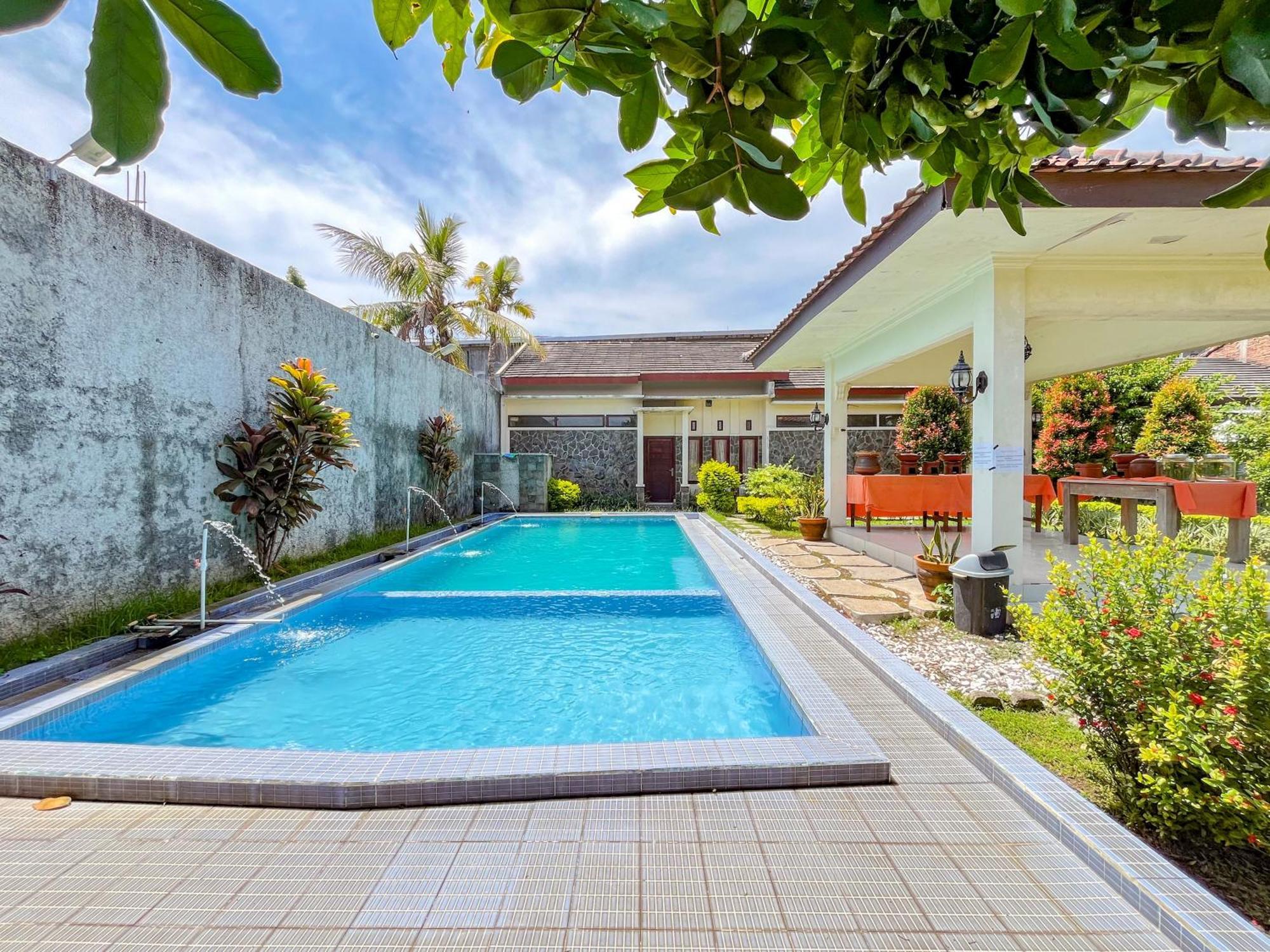 Urbanview Hotel Kumala Banyuwangi By Reddoorz 外观 照片
