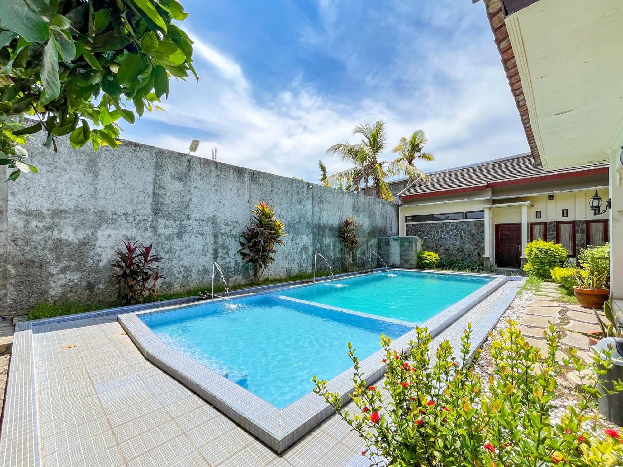 Urbanview Hotel Kumala Banyuwangi By Reddoorz 外观 照片
